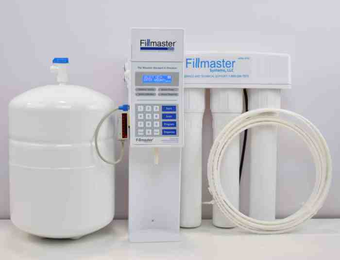 Distilled water dispenser for pharmacy